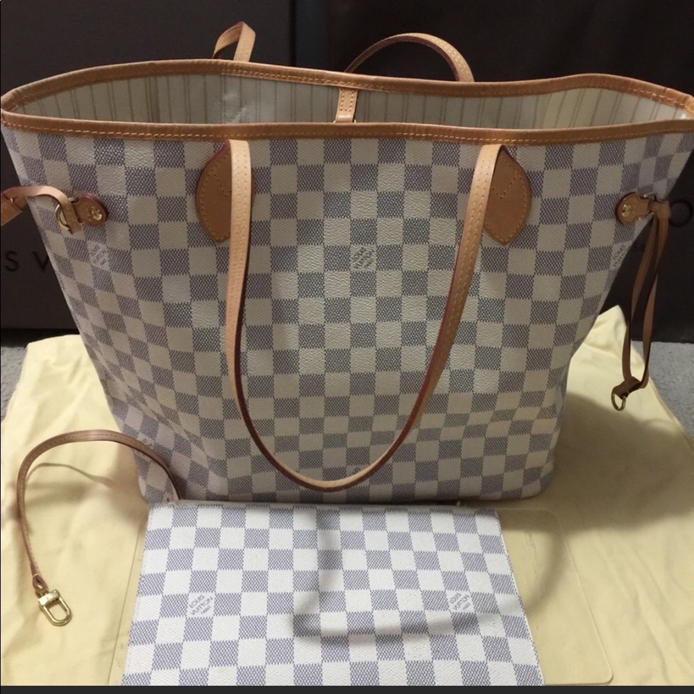 Luis Vuitton Neverfull MM with Pouchette